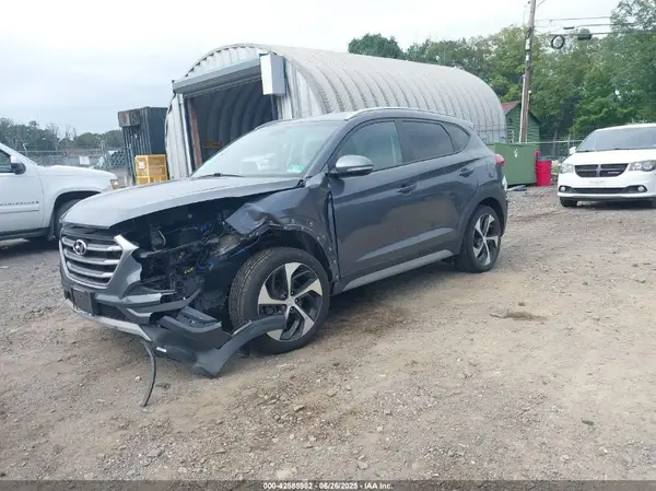 KM8J3CAL4JU823560 2018 HYUNDAI TUCSON - Image 2