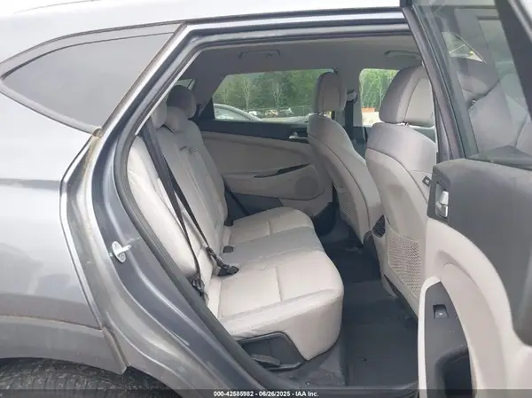 KM8J3CAL4JU823560 2018 HYUNDAI TUCSON - Image 8