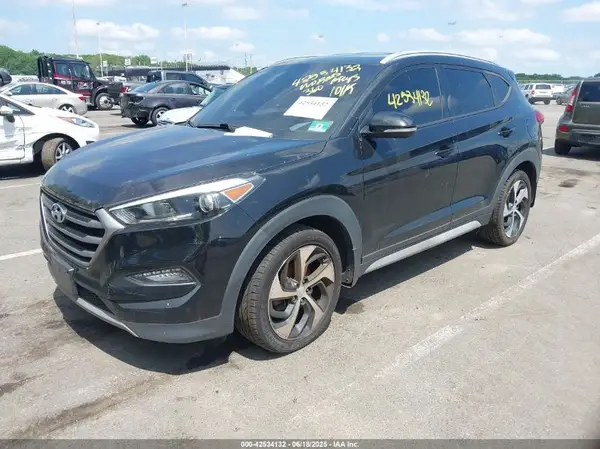 KM8J3CAL6JU778170 2018 HYUNDAI TUCSON - Image 2