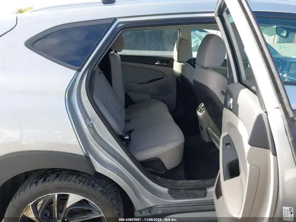 KM8J3CAL6LU275046 2020 HYUNDAI TUCSON - Image 8