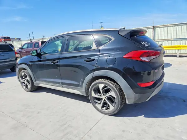 KM8J3CAL7JU741922 2018 HYUNDAI TUCSON - Image 2