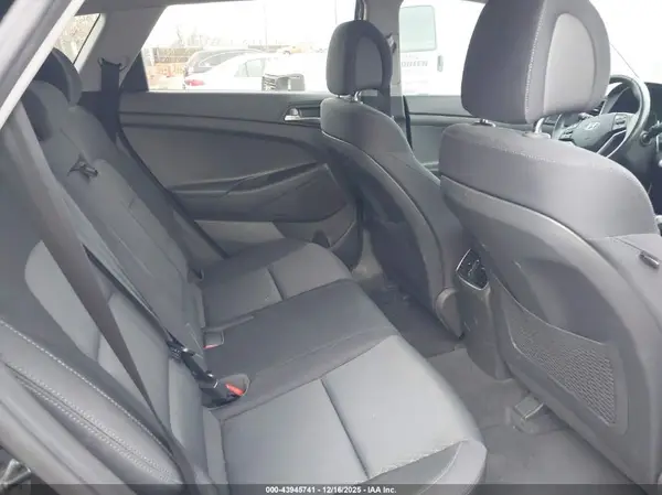 KM8J3CAL7JU745646 2018 HYUNDAI TUCSON - Image 8
