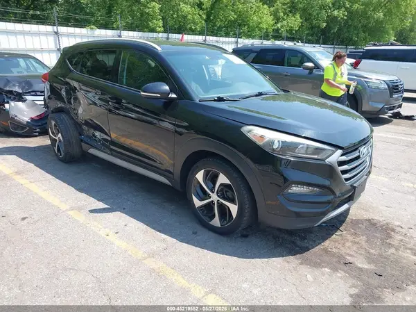 KM8J3CAL7JU756615 2018 HYUNDAI TUCSON - Image 1