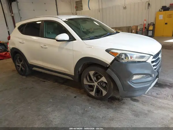 KM8J3CAL8JU686378 2018 HYUNDAI TUCSON - Image 1