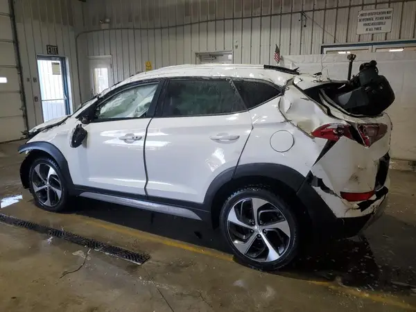 KM8J3CAL8JU740813 2018 HYUNDAI TUCSON - Image 2