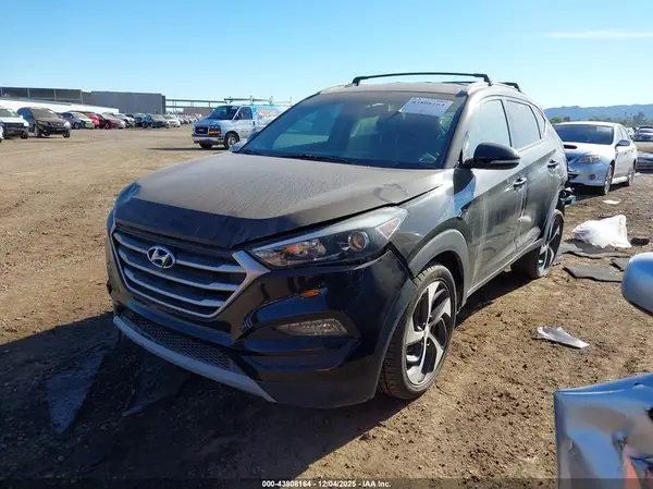 KM8J3CAL8JU744523 2018 HYUNDAI TUCSON - Image 2