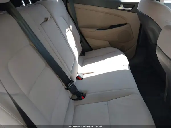 KM8J3CAL8MU385243 2021 HYUNDAI TUCSON - Image 8