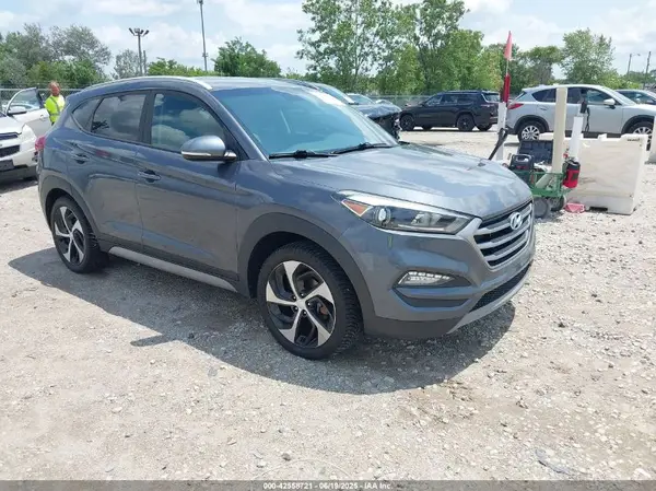 KM8J3CAL9JU752050 2018 HYUNDAI TUCSON - Image 1
