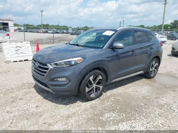 KM8J3CAL9JU752050 2018 HYUNDAI TUCSON - Image 2