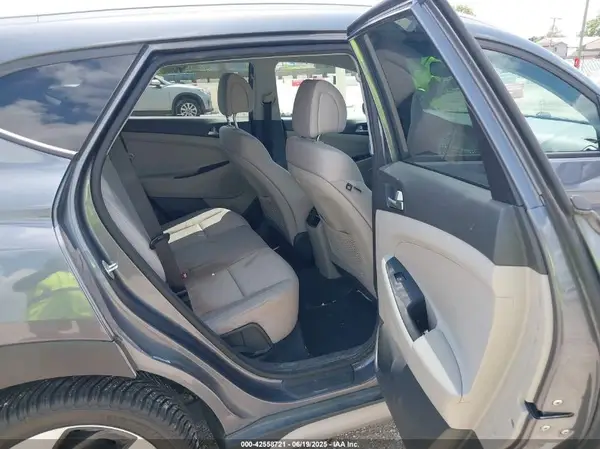 KM8J3CAL9JU752050 2018 HYUNDAI TUCSON - Image 8