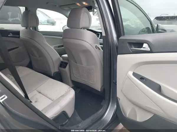 KM8J3CAL9JU762559 2018 HYUNDAI TUCSON - Image 8