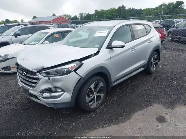 KM8J3CAL9JU764389 2018 HYUNDAI TUCSON - Image 2