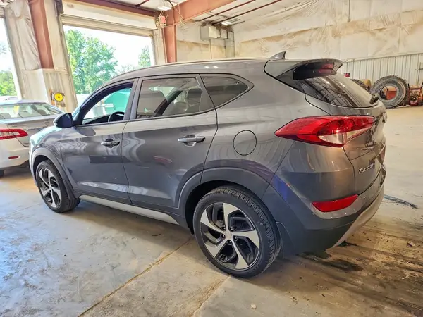 KM8J3CALXJU762862 2018 HYUNDAI TUCSON - Image 2