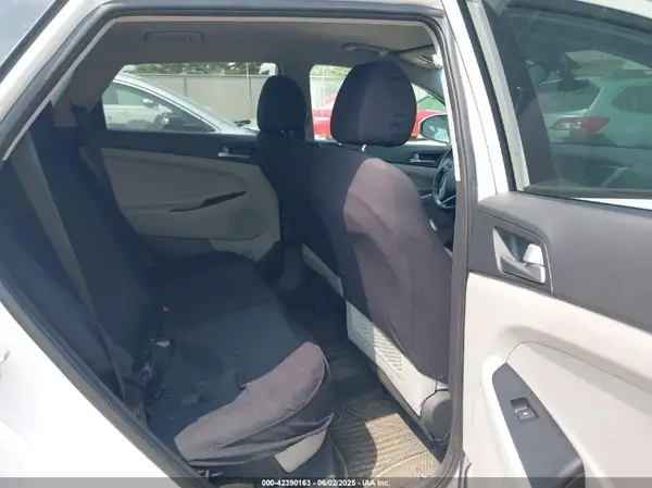 KM8J3CALXJU809825 2018 HYUNDAI TUCSON - Image 8