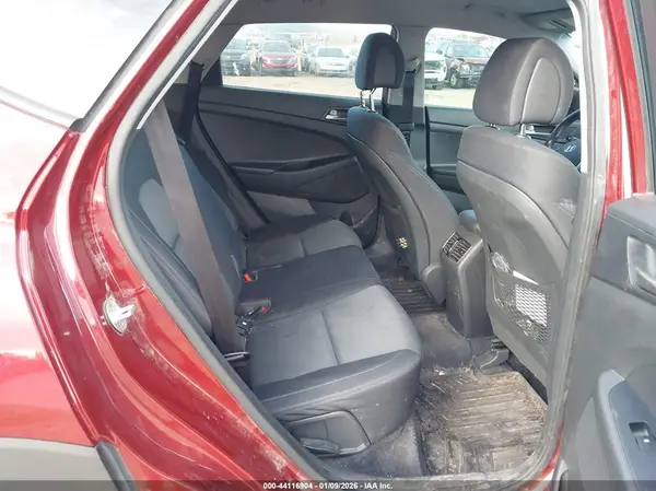 KM8J3CALXJU811462 2018 HYUNDAI TUCSON - Image 8