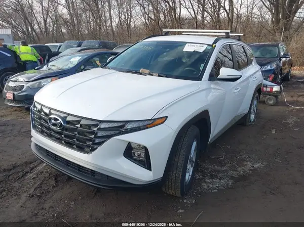 KM8JB3AE6NU133805 2022 HYUNDAI TUCSON - Image 2
