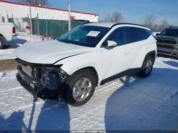 KM8JB3AE9NU032581 2022 HYUNDAI TUCSON - Image 2