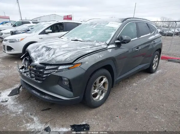 KM8JB3AE9NU033097 2022 HYUNDAI TUCSON - Image 2