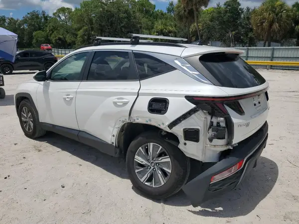 KM8JBCA10NU028240 2022 HYUNDAI TUCSON - Image 2