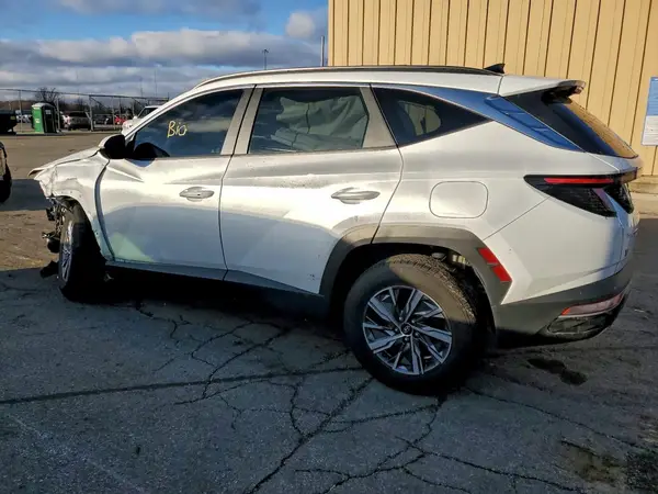KM8JBCA11NU037738 2022 HYUNDAI TUCSON - Image 2