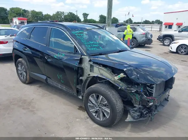 KM8JBCA13NU015059 2022 HYUNDAI TUCSON - Image 1