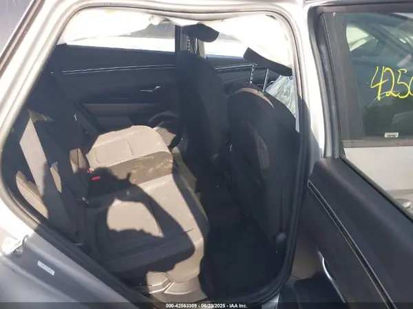 KM8JBCA19NU049541 2022 HYUNDAI TUCSON - Image 8