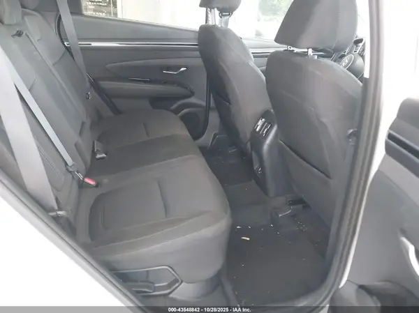 KM8JFCA11NU026663 2022 HYUNDAI TUCSON - Image 8