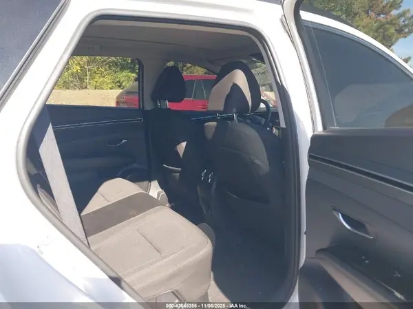 KM8JFCA12NU045562 2022 HYUNDAI TUCSON - Image 8