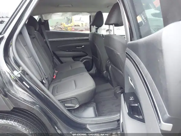 KM8JFCAE8NU104374 2022 HYUNDAI TUCSON - Image 8