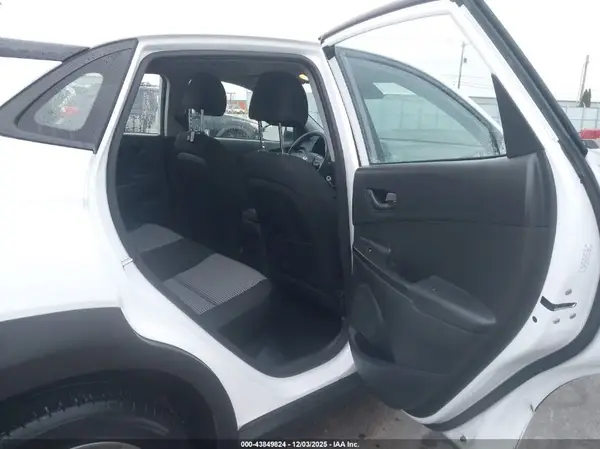 KM8K12AA4MU711655 2021 HYUNDAI KONA - Image 8