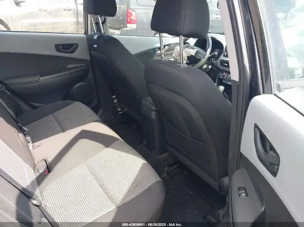 KM8K12AA6KU208240 2019 HYUNDAI KONA - Image 8