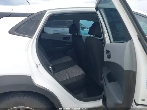 KM8K12AA6MU741143 2021 HYUNDAI KONA - Image 8
