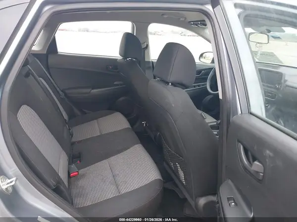 KM8K1CAA2JU085573 2018 HYUNDAI KONA - Image 8
