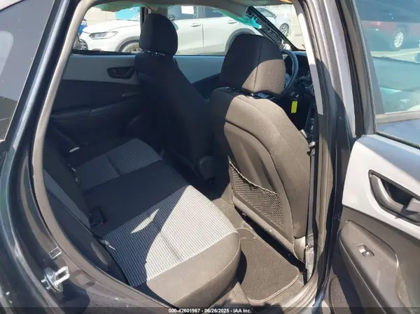 KM8K1CAA2JU135629 2018 HYUNDAI KONA - Image 8