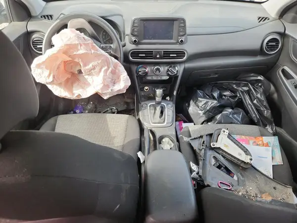 KM8K1CAA3JU093956 2018 HYUNDAI KONA - Image 8