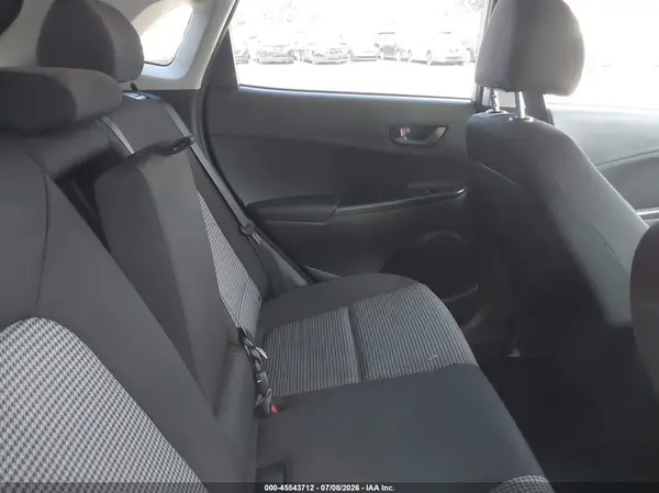 KM8K22AA2JU085757 2018 HYUNDAI KONA - Image 8