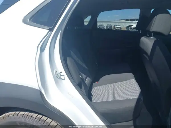 KM8K22AA6JU149282 2018 HYUNDAI KONA - Image 8