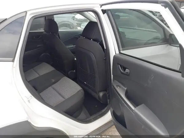 KM8K22AA7JU091831 2018 HYUNDAI KONA - Image 8