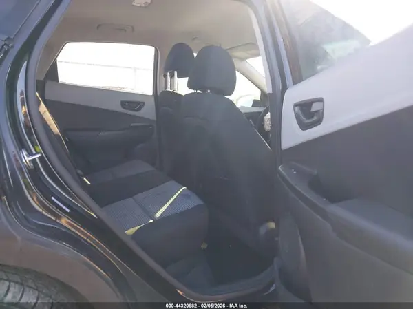 KM8K22AA9MU706173 2021 HYUNDAI KONA - Image 8