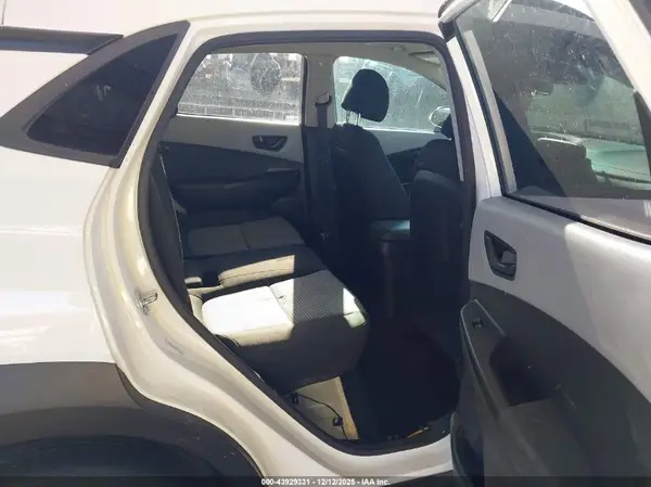 KM8K22AAXMU739733 2021 HYUNDAI KONA - Image 8