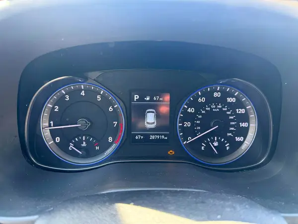 KM8K2CAA0JU131639 2018 HYUNDAI KONA - Image 8