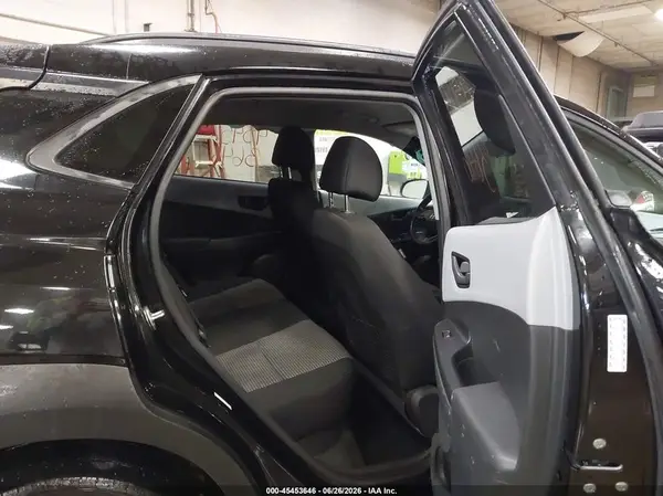 KM8K2CAA0JU145847 2018 HYUNDAI KONA - Image 8