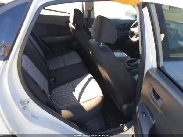 KM8K2CAA0JU183725 2018 HYUNDAI KONA - Image 8
