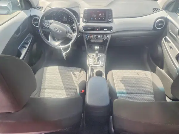 KM8K2CAA6JU098047 2018 HYUNDAI KONA - Image 8