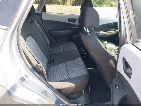 KM8K2CAA7JU070953 2018 HYUNDAI KONA - Image 8