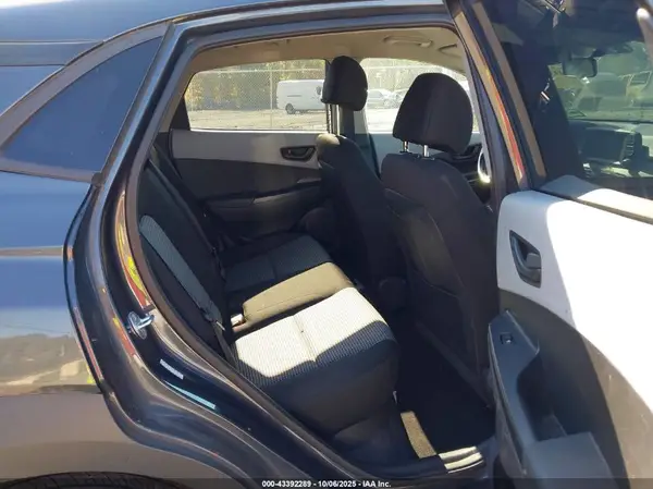 KM8K2CAA8JU074526 2018 HYUNDAI KONA - Image 8