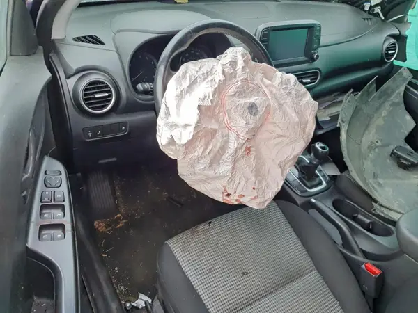 KM8K2CAA9JU086569 2018 HYUNDAI KONA - Image 8