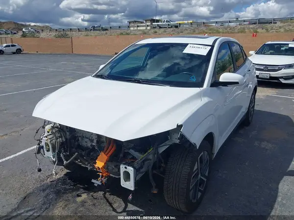 KM8K33AG8NU156084 2022 HYUNDAI KONA - Image 2