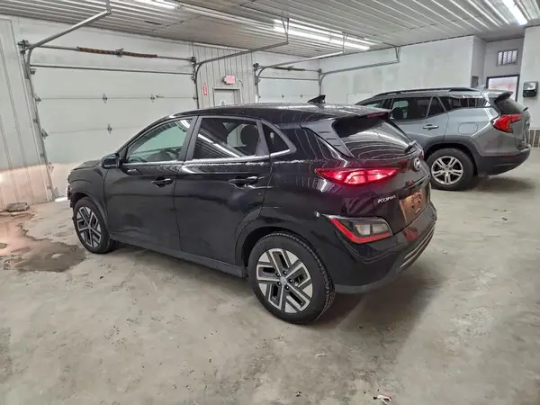 KM8K33AGXPU182592 2023 HYUNDAI KONA - Image 2
