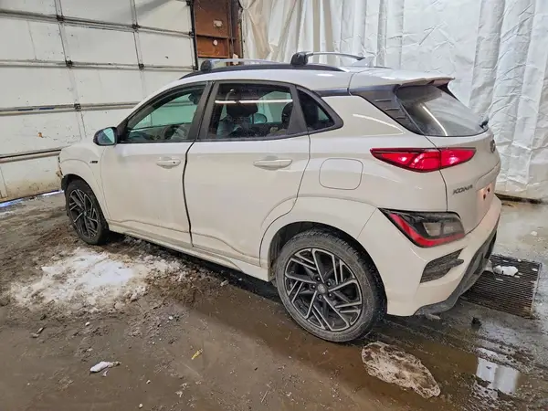 KM8K3CA31NU828564 2022 HYUNDAI KONA - Image 2